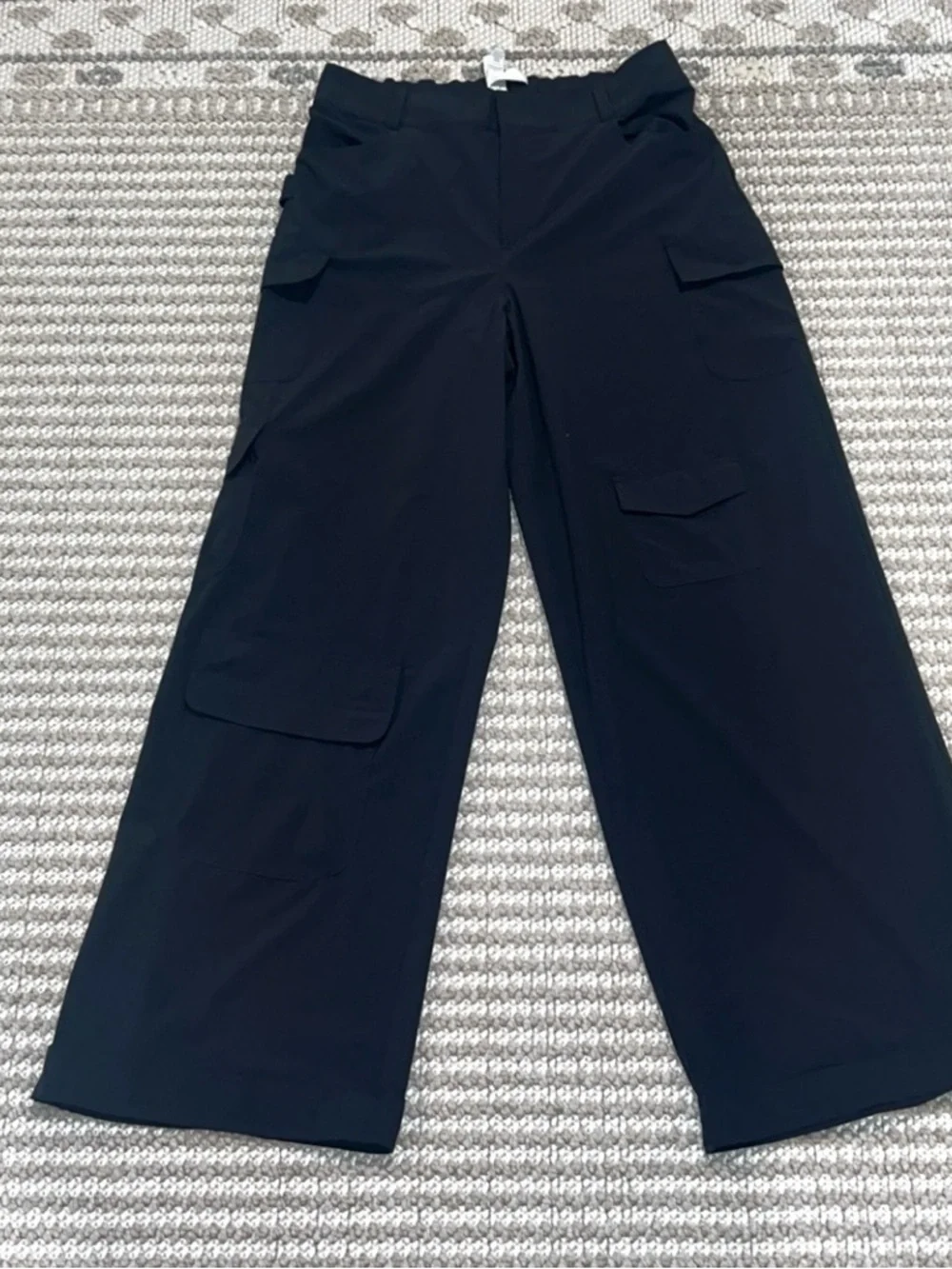 ALO YOGA Workwear Cargo Pant in Black